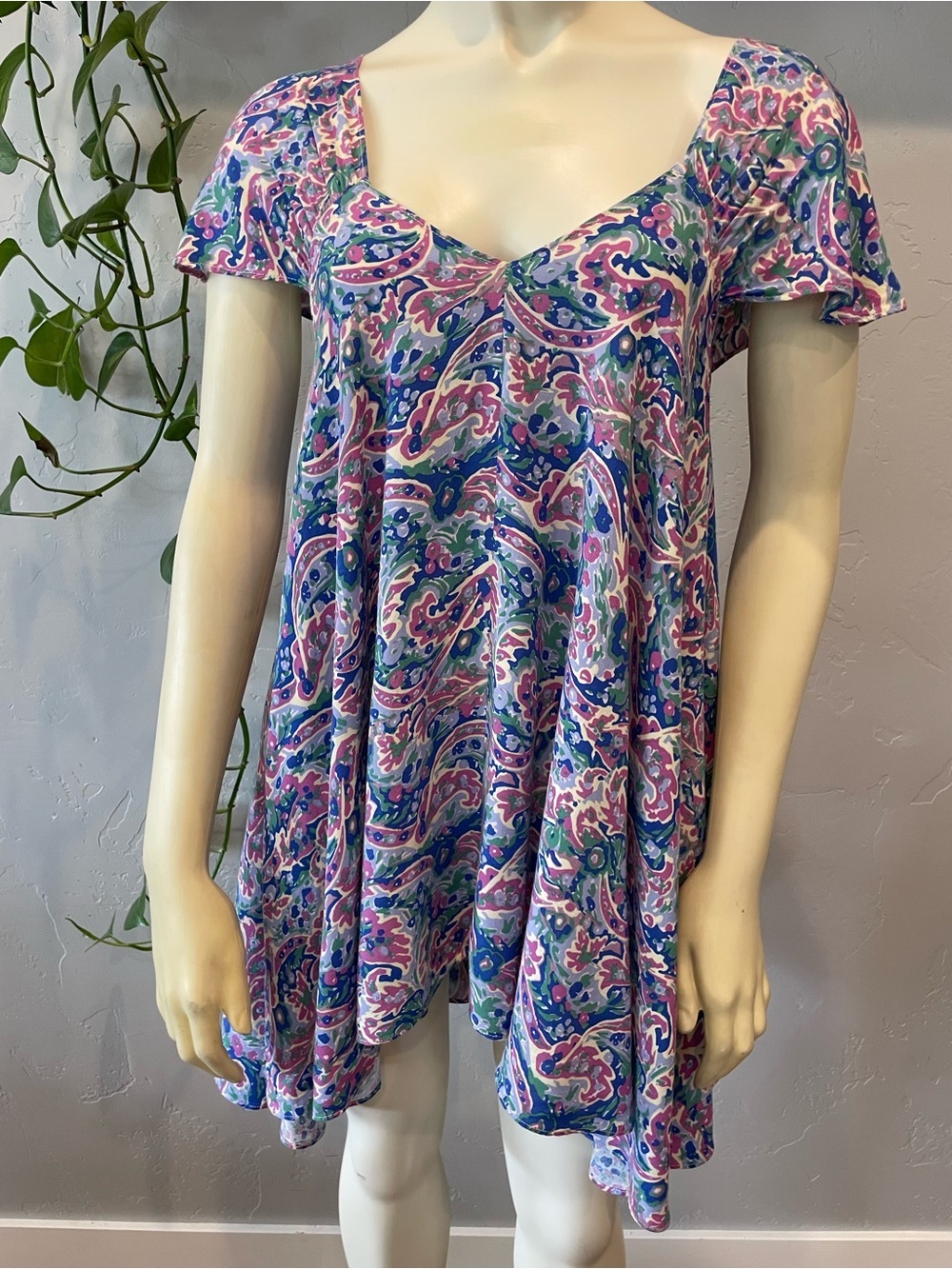 Matilda Jane “in the maze” Paisley V-Neck Tunic Top - Pink Blue Green M